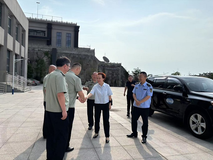 情系救援——广元市总工会开展“工会送清凉 防暑保安康”慰问活动