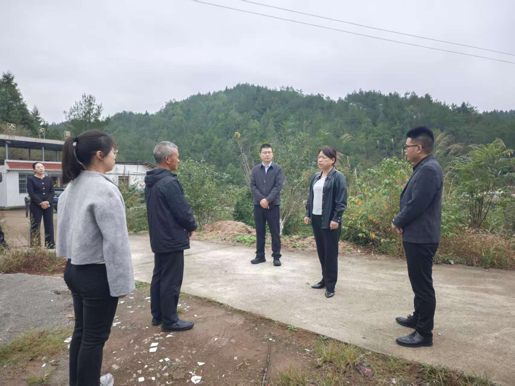 聚焦产业提质 夯实振兴根基 ——市总工会到帮扶村调研乡村振兴帮扶工作