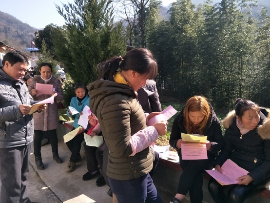 03返乡农民工学习法律知识.jpg