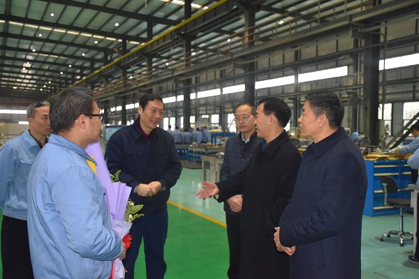 190107市领导节前走访慰问劳动模范 (2).jpg
