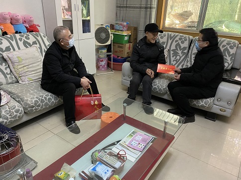 慰问劳模.jpg 慰问劳模.jpg